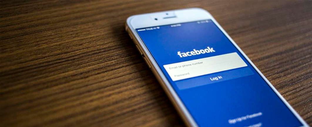 Россиян призвали удалить Facebook с телефонов