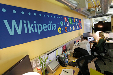 Википедия запретила ссылаться на некоторые СМИ